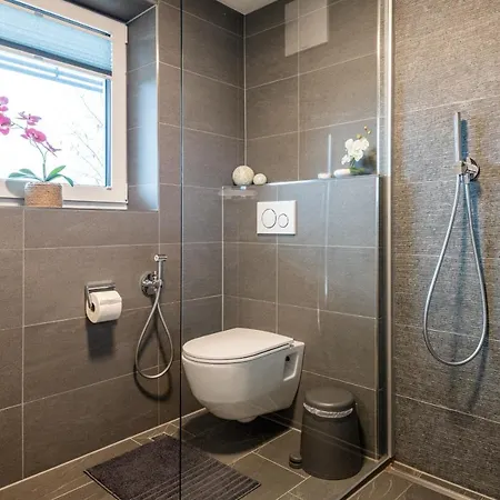 Amelies Mountain View Apartment